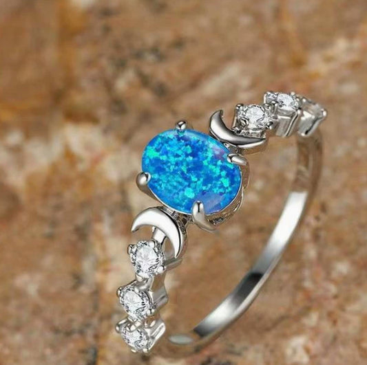 Love Moon Three Claw Ring