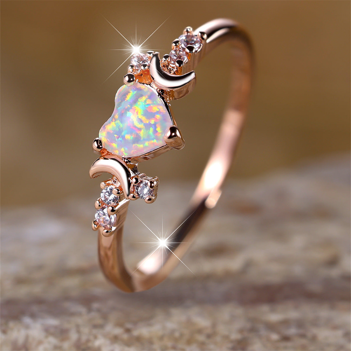 Love Moon Three Claw Ring