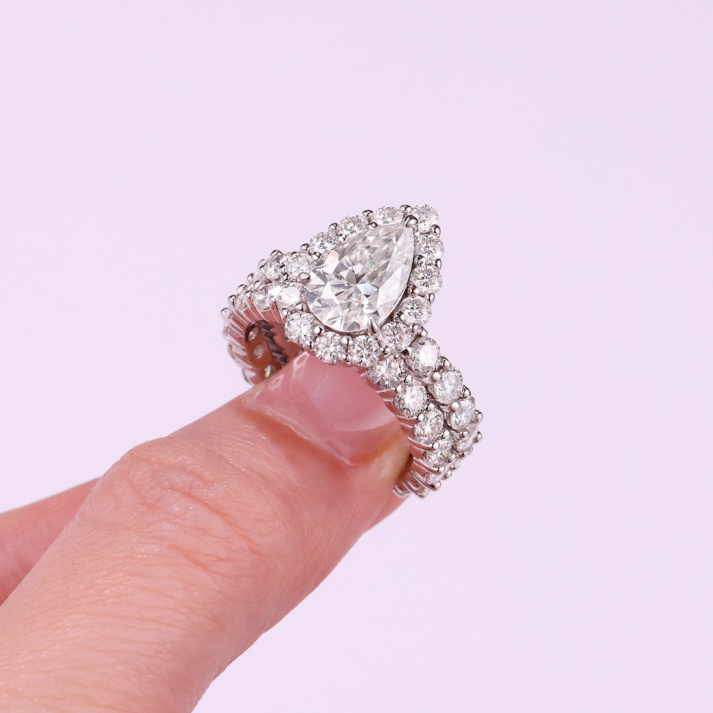 The "Pear-Luxe" Elongating Solitaire